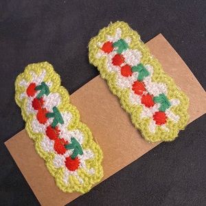 ROMWE Anime 2pcs Floral Embroidery Hair Clip - 258